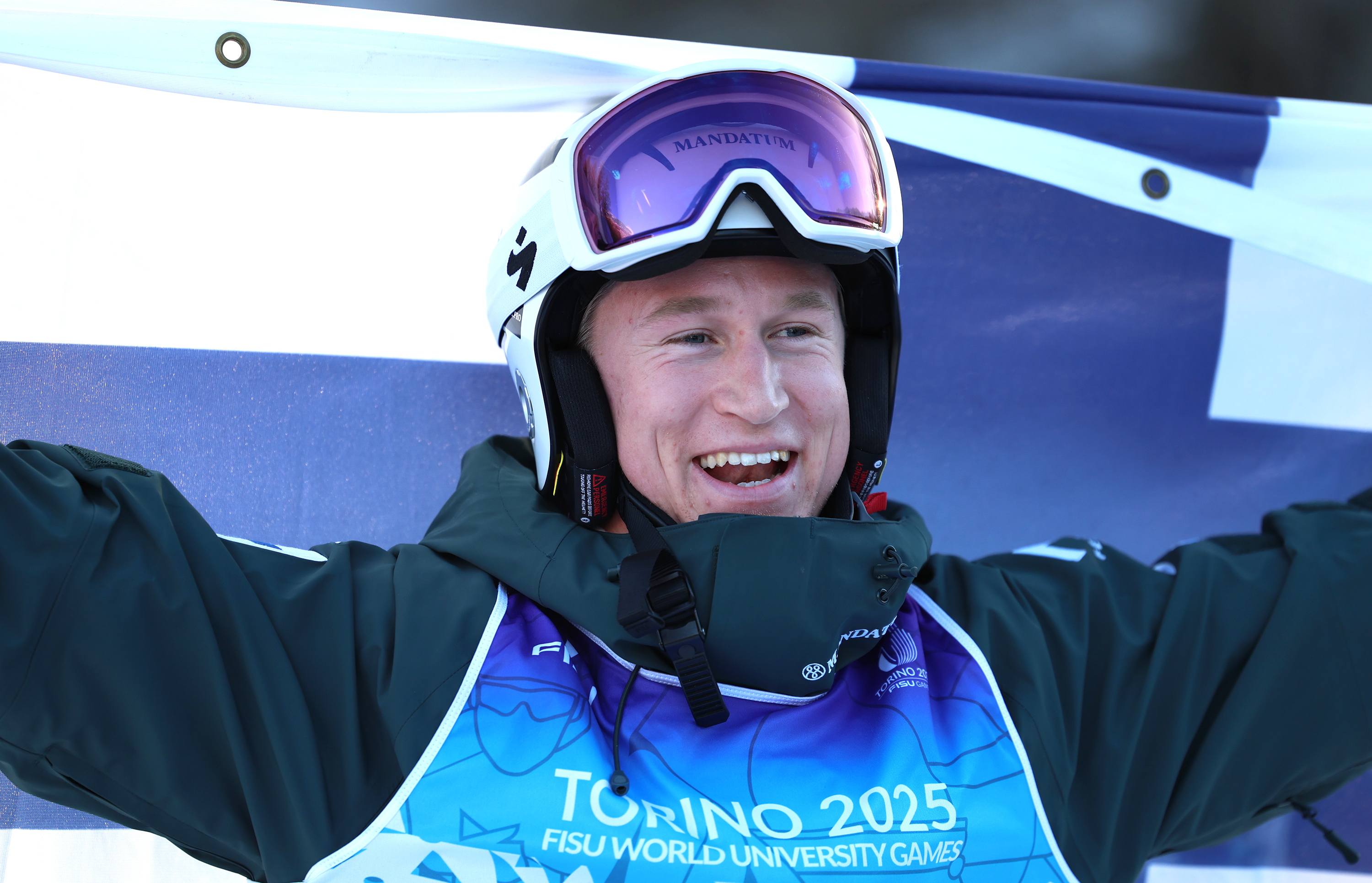 包含加拿大滑雪选手夺冠，赛后情绪激动的词条