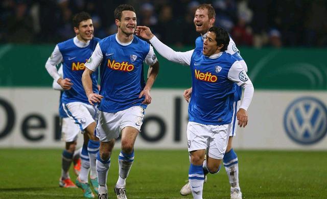 包含云达不来梅对决波鸿，保级大战分胜负的词条