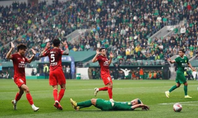 AYX官方直播-激战背后：足球比赛场上的战术对决的简单介绍