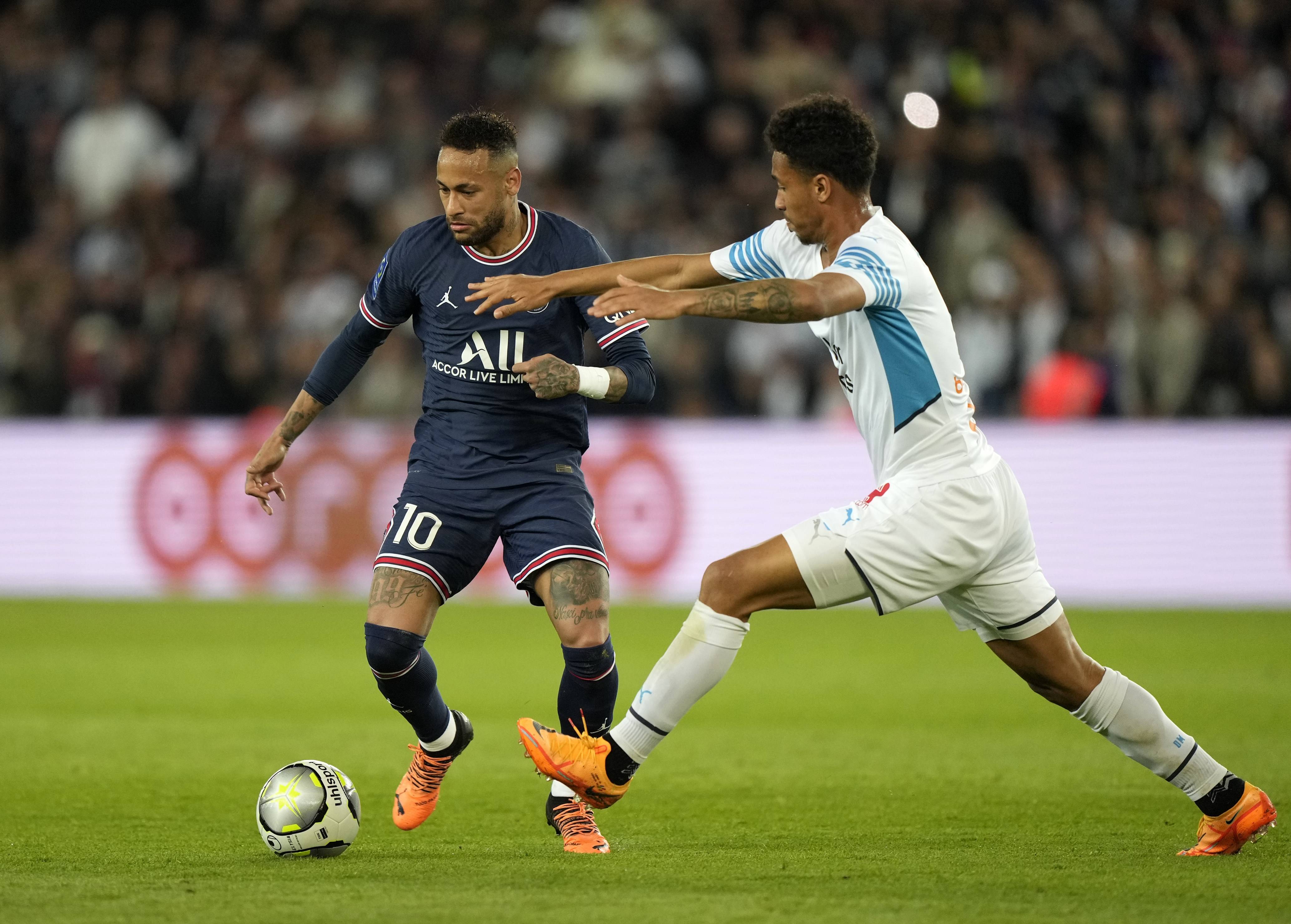 激战背后：足球比赛场上的战术对决的简单介绍