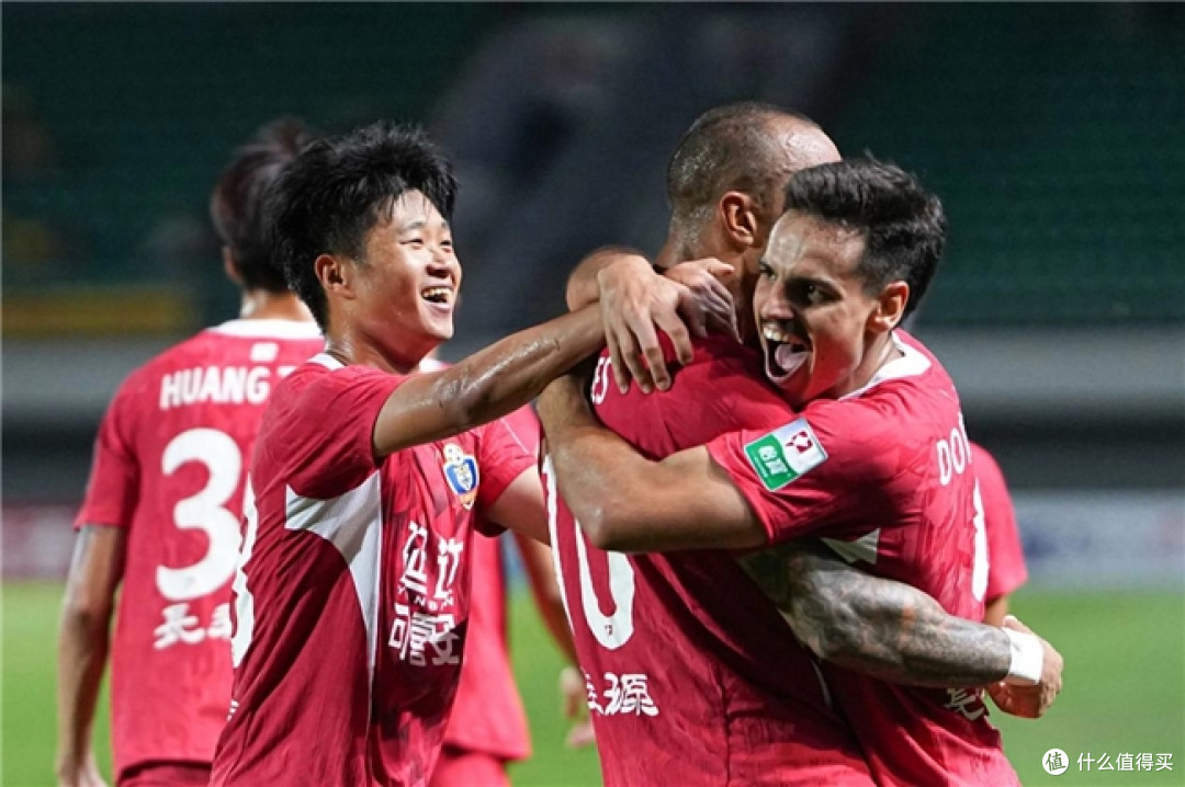 包含精彩比赛展开，球队携手晋级跻身前八的词条