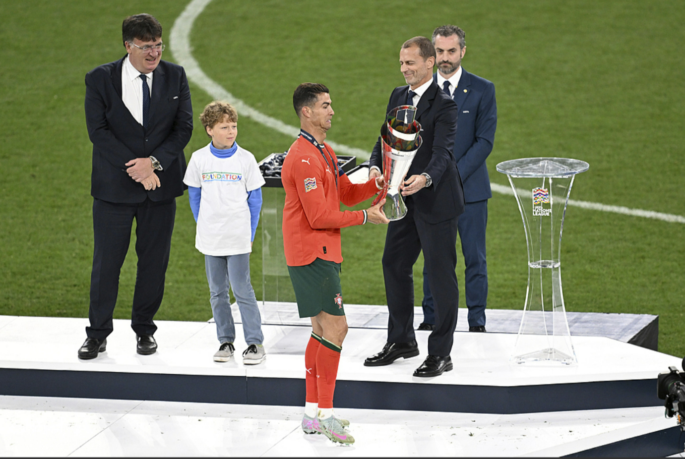 爱游戏体育官网-葡萄牙神奇逆转，一战成名晋级前途光明的简单介绍