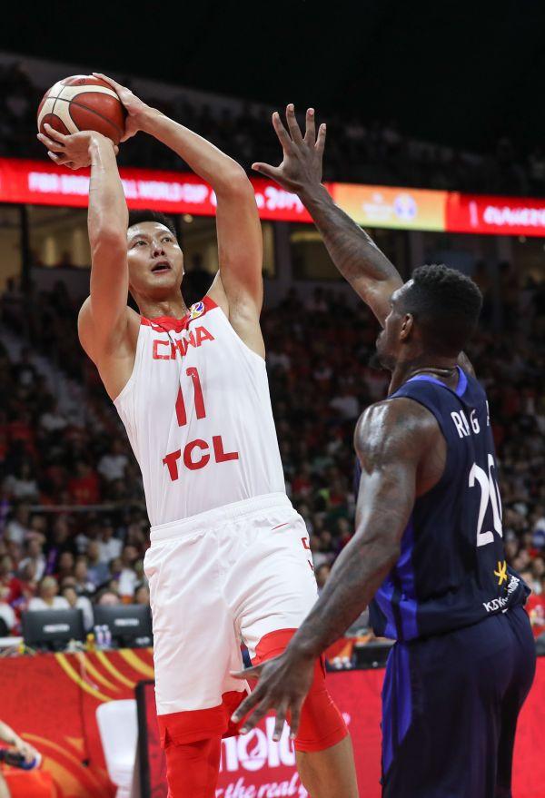 公牛险胜青岛队，易建联带队取胜的简单介绍