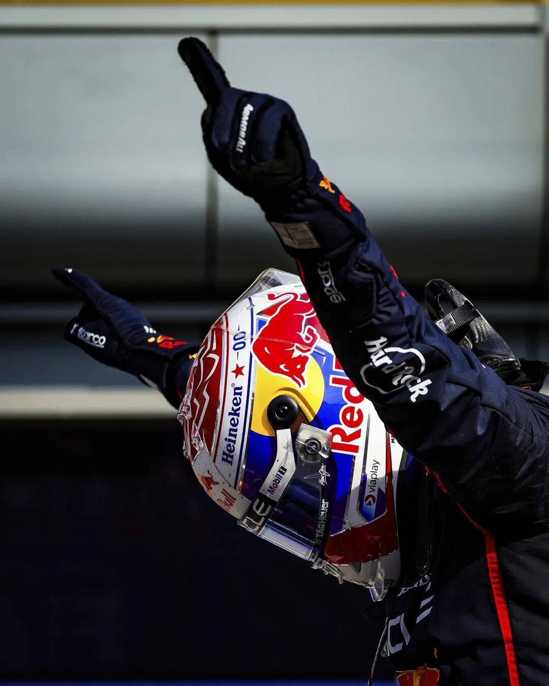 索伯车队鏖战威廉姆斯，皮亚斯特里点燃赛场的简单介绍