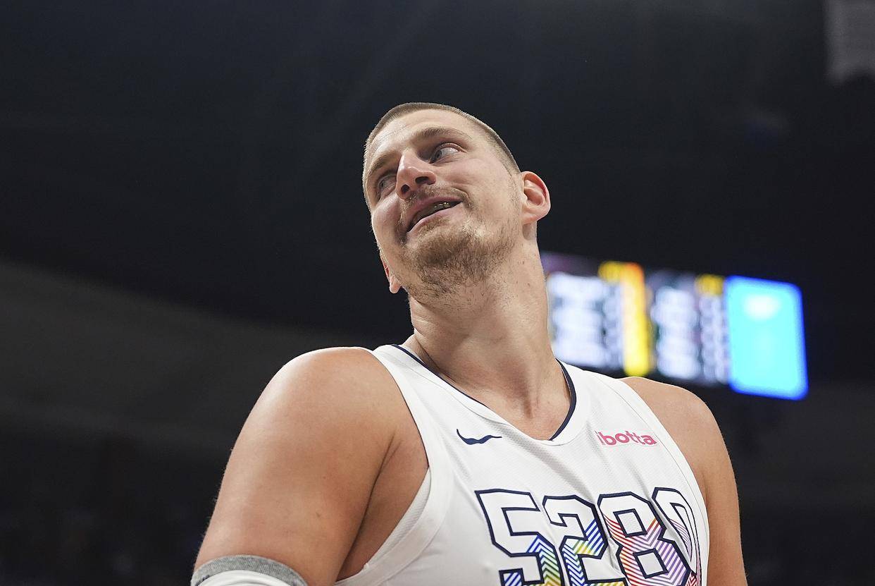 包含火箭碾压凯尔特人，约基奇惊艳四座的词条