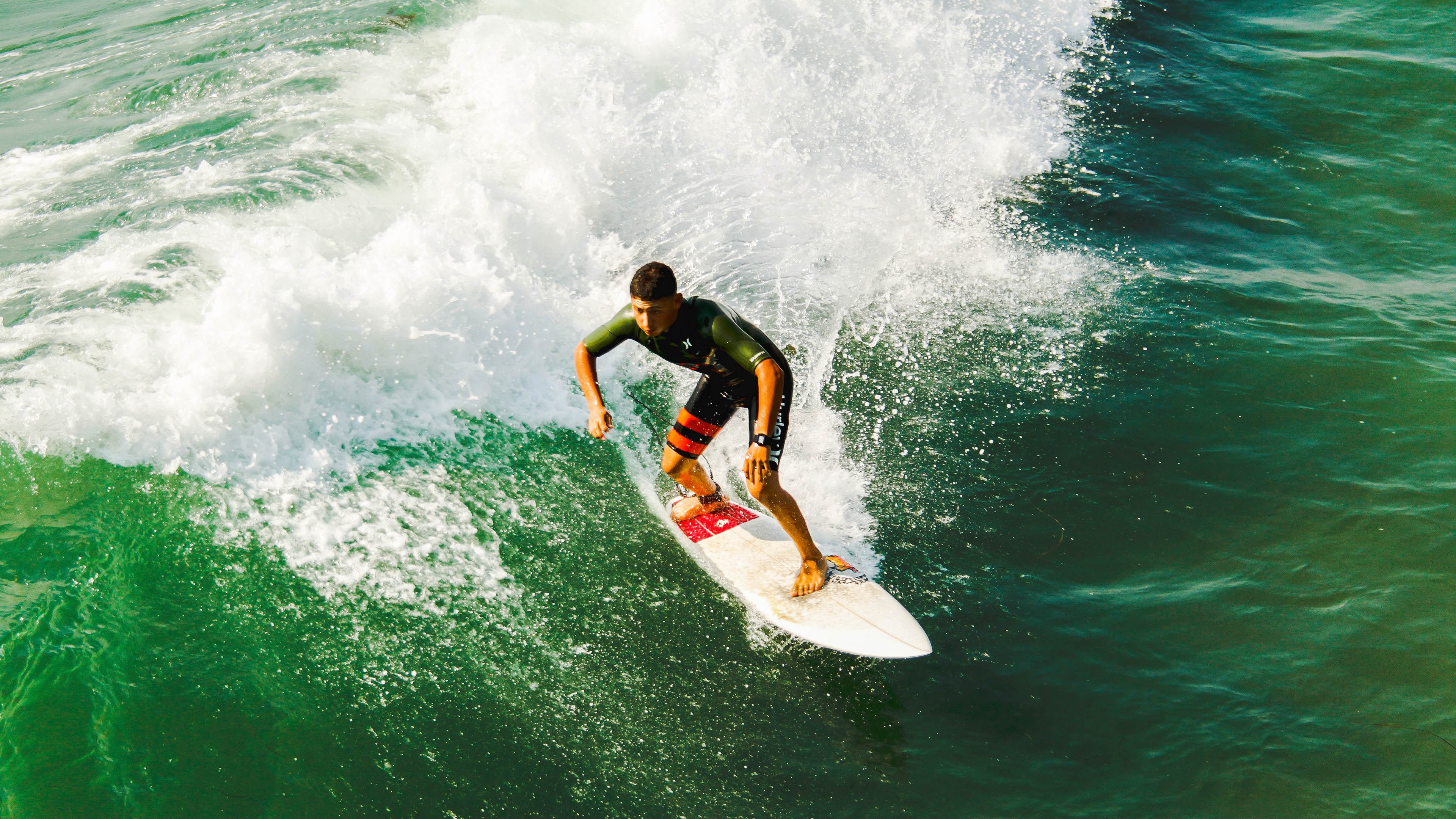 AYX官方直播-赛道与球场，当保罗在F1争冠战中接管比赛，雷霆已速胜步行者